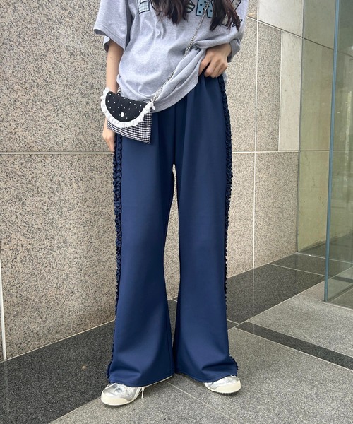 WC(ダブル シー)の「フリルラインフレアパンツ(その他パンツ・レディース・ブラック/ネイビー/ブラウン・FREE)」の1枚目の写真