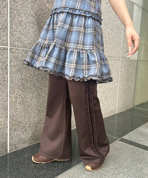 WC(ダブル シー)の「フリルラインフレアパンツ(その他パンツ・レディース・ブラック/ネイビー/ブラウン・FREE)」の3枚目の写真