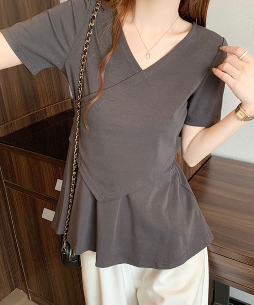 2ly2(トゥーリートゥー)の「レイヤード風アシンメトリーTシャツ(Tシャツ/カットソー・レディース・イエロー/ブラック/ベージュ/ダークグレー・FREE)」の3枚目の写真