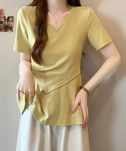 2ly2(トゥーリートゥー)の「レイヤード風アシンメトリーTシャツ(Tシャツ/カットソー・レディース・イエロー/ブラック/ベージュ/ダークグレー・FREE)」の9枚目の写真