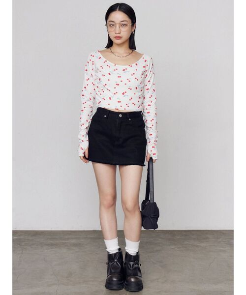 EMODA（エモダ）の「アイレットレイヤードキャミソールクロップドロンT（Tシャツ/カットソー・レディース・ホワイト/グレー/ブラック・FREE）」の18枚目の写真