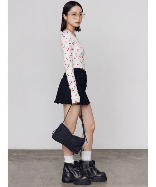 EMODA（エモダ）の「アイレットレイヤードキャミソールクロップドロンT（Tシャツ/カットソー・レディース・ホワイト/グレー/ブラック・FREE）」の19枚目の写真