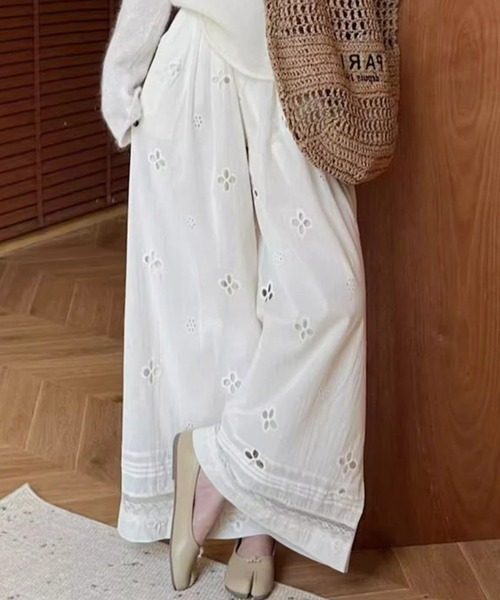 by LEGNA(バイレグナ)の「レース切替パンチングロングパンツ(その他パンツ・レディース・ホワイト・S-Long/M-Long/L-Long/S-Regular/M-Regular/L-Regular)」の4枚目の写真