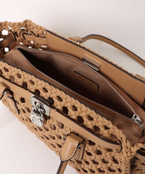 MICHAEL KORS（マイケルコース）の「HAMILTON MODERNE ハンドウーヴン サッチェル スモール（ショルダーバッグ・レディース・ベージュ系・FREE）」の7枚目の写真