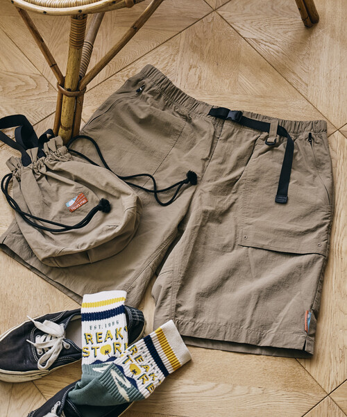 FREAK'S STORE(フリークスストア)の「FREAK'S STORE for BEACH & FES リラックスフィット 撥水 リサイクルナイロン ウェビングベルト ショーツ/バッグ付き(その他パンツ・メンズ・チャコールグレー/ブラック/ベージュ/パープル/その他/マルチ/ブラック系その他/レオパード/ブラック系その他2・SMALL/MEDIUM/LARGE)」の5枚目の写真