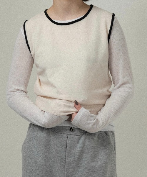 lawgy（ラウジー）の「piping knit sleeveless top / パイピングニットスリーブレストップ（その他トップス・レディース・アイボリー/グレー・FREE）」の2枚目の写真
