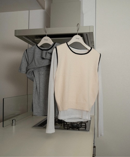 lawgy（ラウジー）の「piping knit sleeveless top / パイピングニットスリーブレストップ（その他トップス・レディース・アイボリー/グレー・FREE）」の16枚目の写真