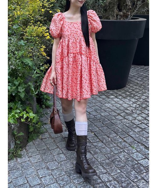 LILY BROWN(リリーブラウン)の「ジャガードボリュームバックリボンミニワンピース(ワンピース・レディース・ホワイト/オレンジ/ブラック・F)」の4枚目の写真