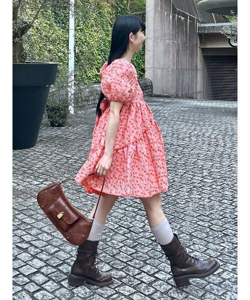 LILY BROWN(リリーブラウン)の「ジャガードボリュームバックリボンミニワンピース(ワンピース・レディース・ホワイト/オレンジ/ブラック・F)」の5枚目の写真