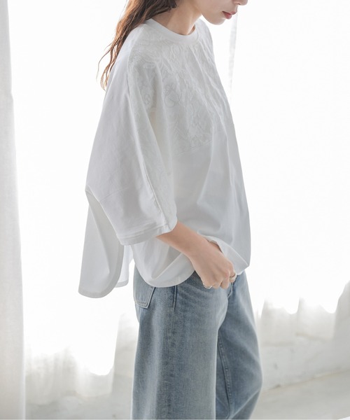 La-gemme(ラジェム)の「花柄レース ドルマンスリーブ トップス(Tシャツ/カットソー・レディース・ブラック/ホワイト・フリー)」の4枚目の写真
