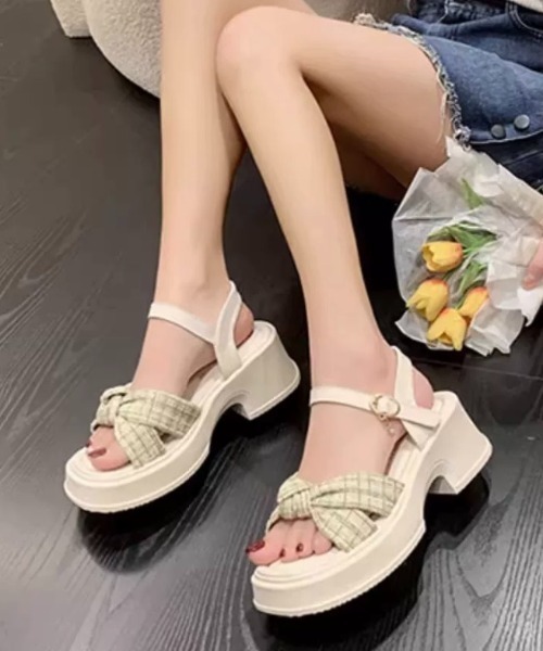 Teem Store(チームストア)の「チェック柄クロスベルト厚底サンダル(サンダル・レディース・ピンク/グリーン/アイボリー・L/M)」の6枚目の写真