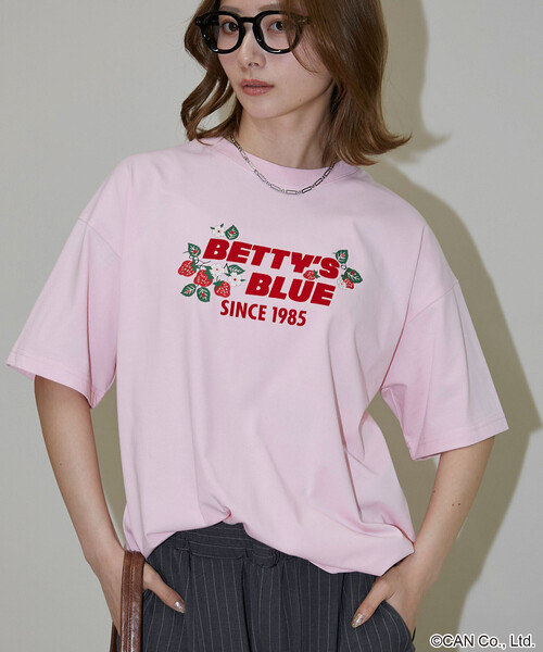 PUBLUX(パブリュクス)の「PUBLUX/パブリュクス BETTY'S BLUE フロッキー ロゴ Tシャツ 限定展開(Tシャツ/カットソー・レディース・ライトグレー/ブラック/ピンク/ブラウン・フリ-)」の7枚目の写真
