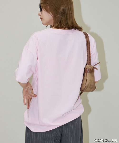 PUBLUX(パブリュクス)の「PUBLUX/パブリュクス BETTY'S BLUE フロッキー ロゴ Tシャツ 限定展開(Tシャツ/カットソー・レディース・ライトグレー/ブラック/ピンク/ブラウン・フリ-)」の8枚目の写真