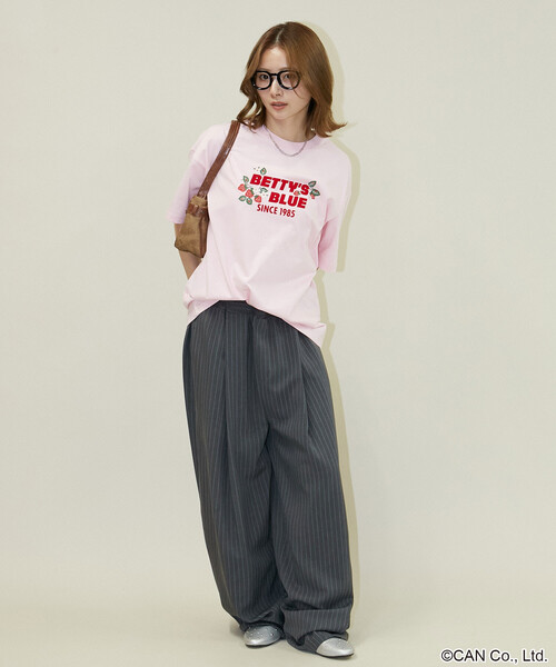 PUBLUX(パブリュクス)の「PUBLUX/パブリュクス BETTY'S BLUE フロッキー ロゴ Tシャツ 限定展開(Tシャツ/カットソー・レディース・ライトグレー/ブラック/ピンク/ブラウン・フリ-)」の9枚目の写真