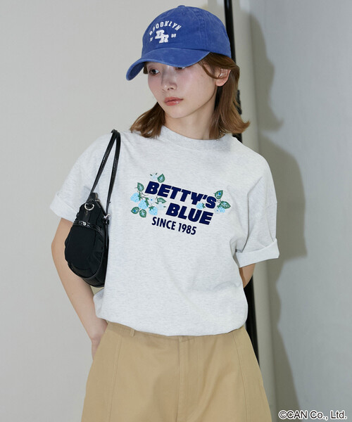 PUBLUX(パブリュクス)の「PUBLUX/パブリュクス BETTY'S BLUE フロッキー ロゴ Tシャツ 限定展開(Tシャツ/カットソー・レディース・ライトグレー/ブラック/ピンク/ブラウン・フリ-)」の15枚目の写真