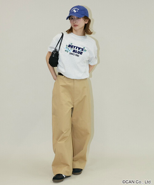 PUBLUX(パブリュクス)の「PUBLUX/パブリュクス BETTY'S BLUE フロッキー ロゴ Tシャツ 限定展開(Tシャツ/カットソー・レディース・ライトグレー/ブラック/ピンク/ブラウン・フリ-)」の16枚目の写真