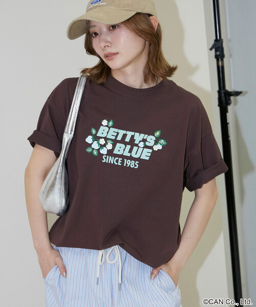 PUBLUX(パブリュクス)の「PUBLUX/パブリュクス BETTY'S BLUE フロッキー ロゴ Tシャツ 限定展開(Tシャツ/カットソー・レディース・ライトグレー/ブラック/ピンク/ブラウン・フリ-)」の20枚目の写真