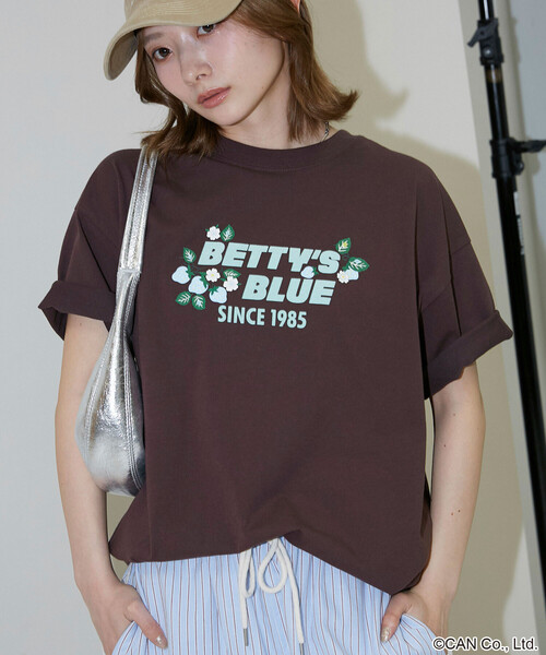 PUBLUX(パブリュクス)の「PUBLUX/パブリュクス BETTY'S BLUE フロッキー ロゴ Tシャツ 限定展開(Tシャツ/カットソー・レディース・ライトグレー/ブラック/ピンク/ブラウン・フリ-)」の22枚目の写真