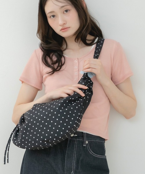 HEILIS(ヘイリス)の「ストリングクロスバッグ / ショルダーバッグ クロスバッグ ワンショルダーバッグ 斜め掛けバッグ 肩掛けバッグ ストリングバッグ ギャザーバッグ ナイロンバッグ 軽量バッグ 大容量バッグ ポケット付き ドット柄 チェック柄 カジュアル 春 夏 秋 韓国ファッション 大人カジュアル デイリー お出かけ(ショルダーバッグ・レディース・ネイビー/ブラック/アイボリー・FREE)」の7枚目の写真