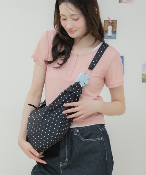 HEILIS(ヘイリス)の「ストリングクロスバッグ / ショルダーバッグ クロスバッグ ワンショルダーバッグ 斜め掛けバッグ 肩掛けバッグ ストリングバッグ ギャザーバッグ ナイロンバッグ 軽量バッグ 大容量バッグ ポケット付き ドット柄 チェック柄 カジュアル 春 夏 秋 韓国ファッション 大人カジュアル デイリー お出かけ(ショルダーバッグ・レディース・ネイビー/ブラック/アイボリー・FREE)」の8枚目の写真