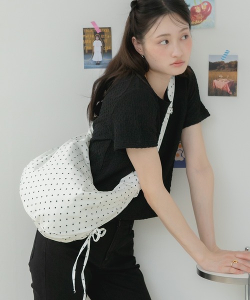 HEILIS(ヘイリス)の「ストリングクロスバッグ / ショルダーバッグ クロスバッグ ワンショルダーバッグ 斜め掛けバッグ 肩掛けバッグ ストリングバッグ ギャザーバッグ ナイロンバッグ 軽量バッグ 大容量バッグ ポケット付き ドット柄 チェック柄 カジュアル 春 夏 秋 韓国ファッション 大人カジュアル デイリー お出かけ(ショルダーバッグ・レディース・ネイビー/ブラック/アイボリー・FREE)」の15枚目の写真