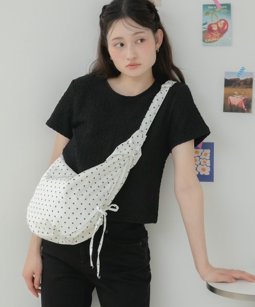 HEILIS(ヘイリス)の「ストリングクロスバッグ / ショルダーバッグ クロスバッグ ワンショルダーバッグ 斜め掛けバッグ 肩掛けバッグ ストリングバッグ ギャザーバッグ ナイロンバッグ 軽量バッグ 大容量バッグ ポケット付き ドット柄 チェック柄 カジュアル 春 夏 秋 韓国ファッション 大人カジュアル デイリー お出かけ(ショルダーバッグ・レディース・ネイビー/ブラック/アイボリー・FREE)」の16枚目の写真