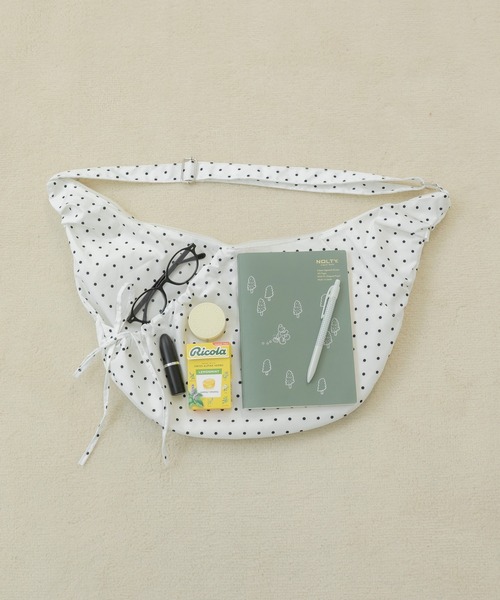 HEILIS(ヘイリス)の「ストリングクロスバッグ / ショルダーバッグ クロスバッグ ワンショルダーバッグ 斜め掛けバッグ 肩掛けバッグ ストリングバッグ ギャザーバッグ ナイロンバッグ 軽量バッグ 大容量バッグ ポケット付き ドット柄 チェック柄 カジュアル 春 夏 秋 韓国ファッション 大人カジュアル デイリー お出かけ(ショルダーバッグ・レディース・ネイビー/ブラック/アイボリー・FREE)」の21枚目の写真