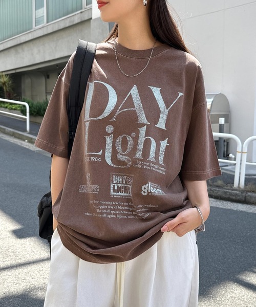 andme（アンドミー）の「ピグメント加工ビッグロゴプリントTシャツ（Tシャツ/カットソー・レディース・チャコールグレー/キナリ/ブラウン・M）」の3枚目の写真