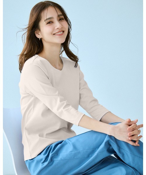 DoCLASSE( ドゥクラッセ)の「ジュエルネックN/7分袖・DoT(Tシャツ/カットソー・レディース・ダークネイビー/ダークブラウン/チャコール/ブラック/ライトグレー/ライトピンク/ホワイト/ブルー・L/M/S/LL/3L)」の3枚目の写真
