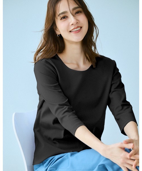 DoCLASSE( ドゥクラッセ)の「ジュエルネックN/7分袖・DoT(Tシャツ/カットソー・レディース・ダークネイビー/ダークブラウン/チャコール/ブラック/ライトグレー/ライトピンク/ホワイト/ブルー・L/M/S/LL/3L)」の2枚目の写真