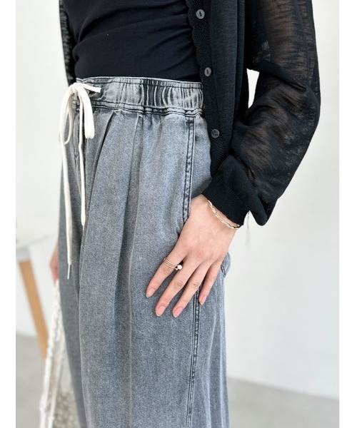 fifth(フィフス)の「セルロースデニムドロストイージーパンツ(その他パンツ・レディース・ブラック/ブルー・M)」の12枚目の写真