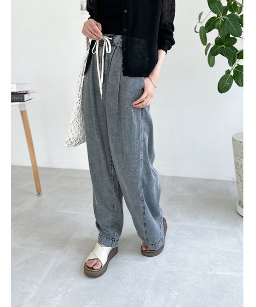 fifth(フィフス)の「セルロースデニムドロストイージーパンツ(その他パンツ・レディース・ブラック/ブルー・M)」の17枚目の写真