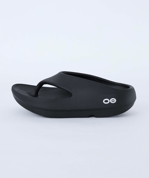 OOFOS(ウーフォス)の「【OOFOS】Ooriginal+ リカバリーサンダル(サンダル・レディース・ブラック/オフホワイト・23.0cm/24.0cm)」の17枚目の写真