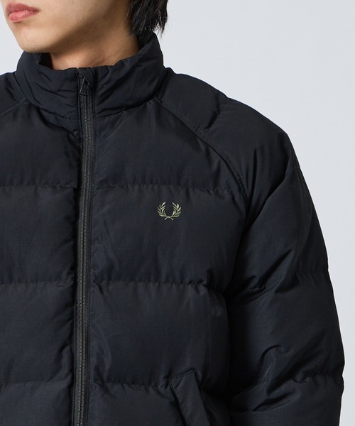 FRED PERRY（フレッドペリー）の「[FRED PERRY/フレッドペリー] ワンポイントロゴ刺繍 ラグランスリーブ パテッドジャケット（ブルゾン・レディース・ブラック/ダークブラウン・M/L）」の10枚目の写真