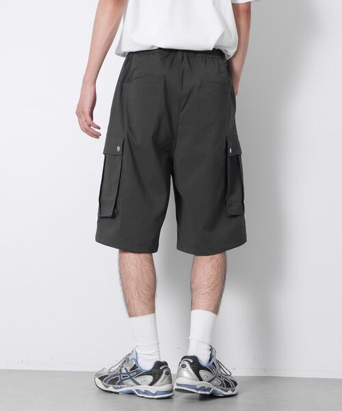 CRAFT STANDARD BOUTIQUE(クラフトスタンダードブティック)の「機能素材ワイドカーゴハーフパンツ(その他パンツ・メンズ・チャコールグレー/ブラック・L/M)」の13枚目の写真