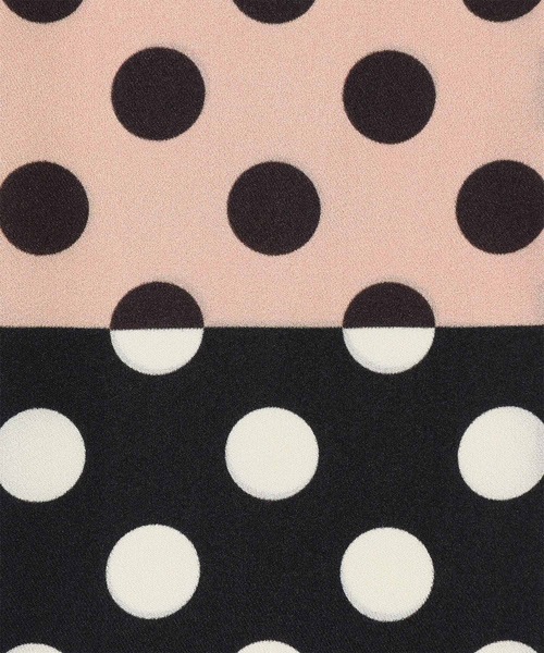 Paul Smith(ポールスミス)の「ウィメンズ プリント ナロースカーフ / 265637 NSC(ストール/ショール・レディース・マルチ/ブラック・FREE)」の4枚目の写真