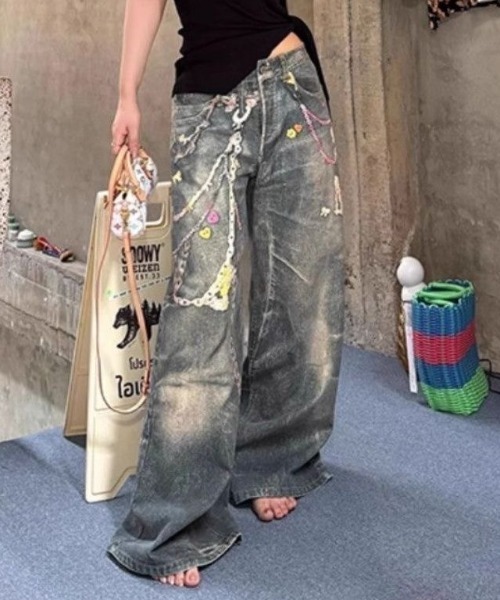 SHERU(シェル)の「パステルフェイクチェーン グラフィック3Dウォッシュワイドデニム(デニムパンツ・レディース・ブルー・LARGE/MEDIUM/SMALL)」の6枚目の写真