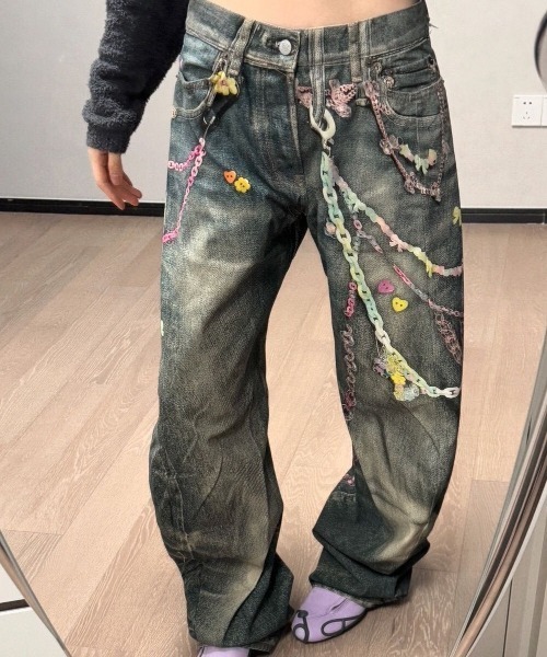 SHERU(シェル)の「パステルフェイクチェーン グラフィック3Dウォッシュワイドデニム(デニムパンツ・レディース・ブルー・LARGE/MEDIUM/SMALL)」の19枚目の写真