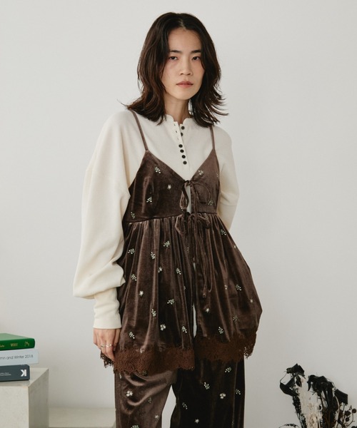 ORDENA（オルディナ）の「ベロア刺繍リボンキャミソール（キャミソール・レディース・ブルー/ブラウン/ブラック・FREE）」の17枚目の写真