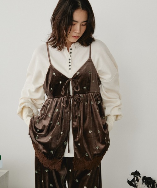 ORDENA（オルディナ）の「ベロア刺繍リボンキャミソール（キャミソール・レディース・ブルー/ブラウン/ブラック・FREE）」の16枚目の写真