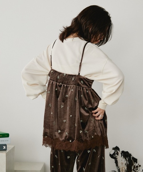 ORDENA（オルディナ）の「ベロア刺繍リボンキャミソール（キャミソール・レディース・ブルー/ブラウン/ブラック・FREE）」の19枚目の写真