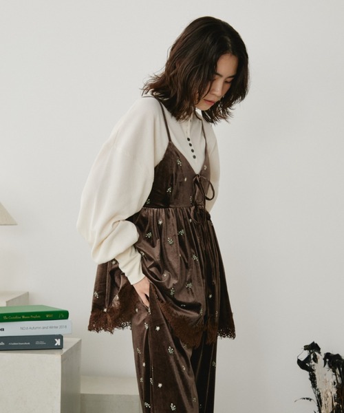 ORDENA（オルディナ）の「ベロア刺繍リボンキャミソール（キャミソール・レディース・ブルー/ブラウン/ブラック・FREE）」の18枚目の写真