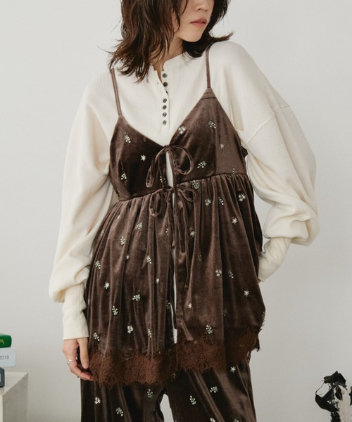 ORDENA（オルディナ）の「ベロア刺繍リボンキャミソール（キャミソール・レディース・ブルー/ブラウン/ブラック・FREE）」の14枚目の写真