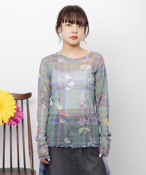 iS ScoLar(イズスカラー)の「562256:2柄展開 お花orチェック柄 ラメチュールインナー(Tシャツ/カットソー・レディース・ブラック/カーキ・M)」の3枚目の写真