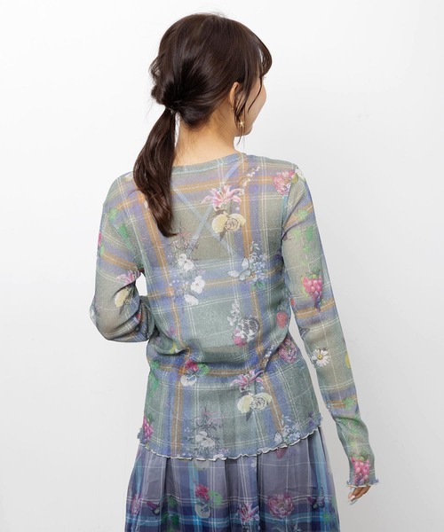 iS ScoLar(イズスカラー)の「562256:2柄展開 お花orチェック柄 ラメチュールインナー(Tシャツ/カットソー・レディース・ブラック/カーキ・M)」の5枚目の写真