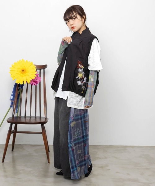 iS ScoLar(イズスカラー)の「562256:2柄展開 お花orチェック柄 ラメチュールインナー(Tシャツ/カットソー・レディース・ブラック/カーキ・M)」の9枚目の写真