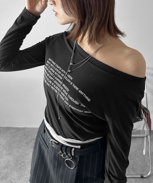 MATU:TA(マトゥータ)の「【万能トップス】レタリングボートネックロングTシャツ/長袖 透け感 シアー カットソー レタリング フロントデザイン ロゴ ワンショルダー ボートネック ルーズネック 2カラー ブラック パープル(Tシャツ/カットソー・レディース・ブラック/ダークパープル・FREE)」の17枚目の写真