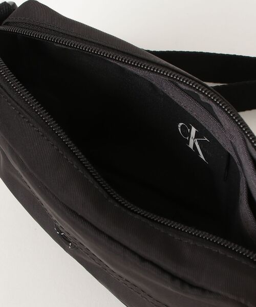 Calvin Klein(カルバン・クライン)の「【Calvin Klein / カルバン・クライン】BOLD CAMERA BAG ロゴ カメラバッグ / ショルダーバッグ(ショルダーバッグ・メンズ・ブラック・FREE)」の13枚目の写真