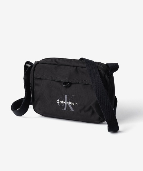 Calvin Klein(カルバン・クライン)の「【Calvin Klein / カルバン・クライン】BOLD CAMERA BAG ロゴ カメラバッグ / ショルダーバッグ(ショルダーバッグ・メンズ・ブラック・FREE)」の2枚目の写真