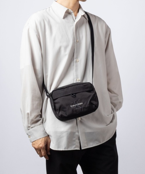 Calvin Klein(カルバン・クライン)の「【Calvin Klein / カルバン・クライン】BOLD CAMERA BAG ロゴ カメラバッグ / ショルダーバッグ(ショルダーバッグ・メンズ・ブラック・FREE)」の18枚目の写真